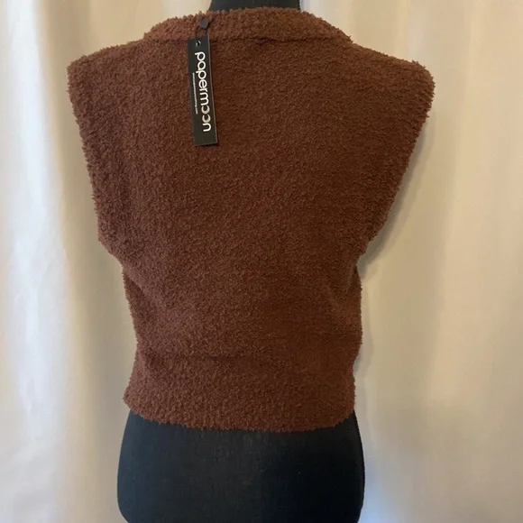 Soft Fuzzy Knit Sleeveless Crop Top - Picture 2 of 2